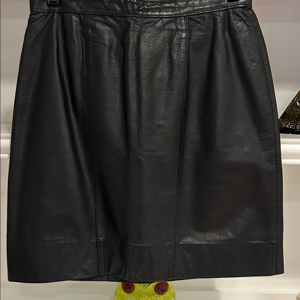 Elegant Black Leather Pencil Skirt